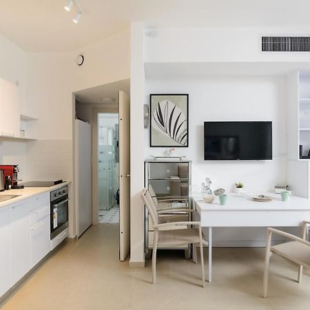 Quiet Hideaway & Terrace Near Beach By Feelhome เทลอาวีฟ ภายนอก รูปภาพ